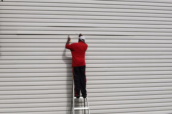 Siding Reattachment in Shawnee