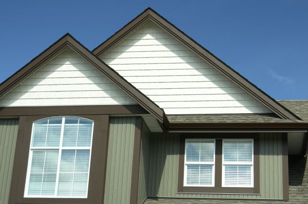 Vertical Vinyl Siding Repair in Shawnee